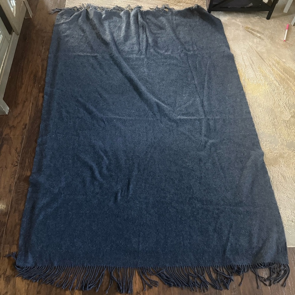 Restoration Hardware 100% CASHMERE Throw Blue fringe - Picture 2 of 9